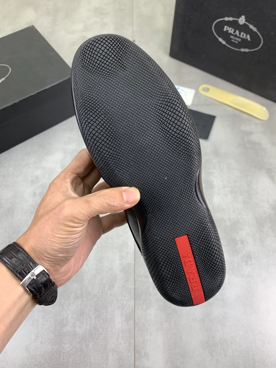 Men's Men's Shoes P400💰[New Style] The latest classic model of high-quality PRADA breathable and comfortable men's shoes is now on the official website, 1:1 copied, synchronized in Hong Kong, and on the same catwalk; all made of calfskin with breathable mesh fabric ➕Imported soft and comfortable sheep Leather lining, 🍡🍡original rubber outsole is non-slip and wear-resistant; comfortable to wear, attractive style, fine workmanship, and simple and neat shoe last, showing a man's courage and toughness, 👍size 38 to 44; 3⃣️colors🉑️ to choose from